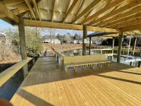 Lakefront, private dock, boat access
