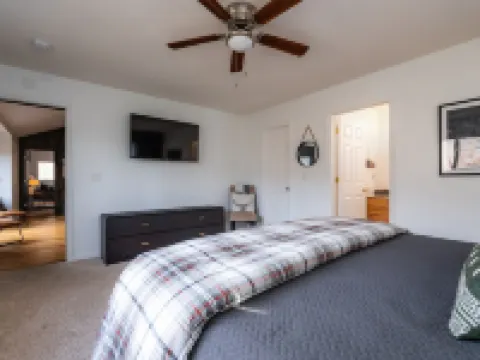 New 6 bedroom Massanutten home with 3 king beds steps from all the attractions Hotels in Massanutten