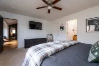 New 6 bedroom Massanutten home with 3 king beds steps from all the attractions