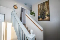 Clean, Quiet And Professionally Decorated. Close To All Amenities.
