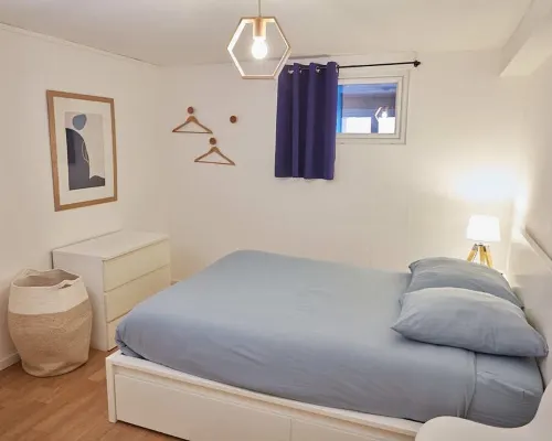 Quiet, spacious house just outside Paris. Metro 7 Hotels in Pantin