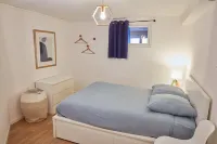 Quiet, spacious house just outside Paris. Metro 7 Hotels in Pantin