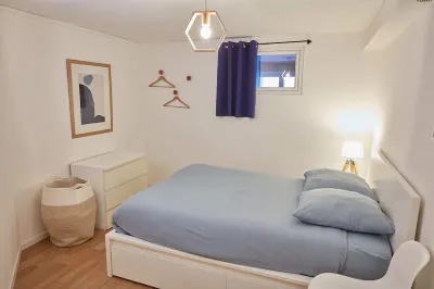 Quiet, spacious house just outside Paris. Metro 7