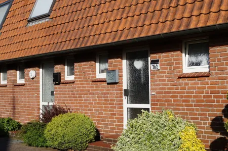 Cozy middle row house near the dike and harbor, children + dogs welcome