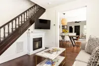 Renovated Townhouse Walk to All