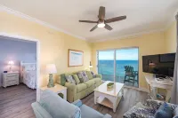 Luxuriously renovated!  2BR/2BA Western Sunset Corner+2 King Beds! Sleeps 6.