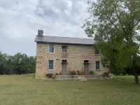 Beautiful historical two story stone farmhouse Hotels near Bonne Terre Mine "The Mine at Bonne Terre"