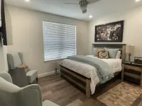 7 Bedroom 7.5 Bathroom Villa Close to Tarleton State & Perfect for Large Groups 斯蒂芬維爾機場附近的飯店