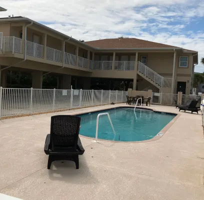 Watch the Sunrise Over the Bay<br>3 minute walk to the beach! - 4-Star