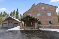 Breck’s Grand Estate with Hot Tub, Game Room and Alpine Vistas for 10