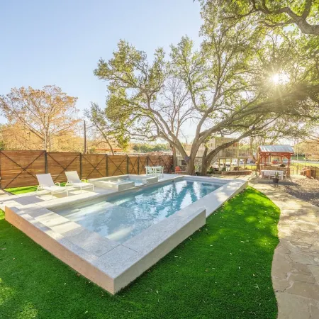 Luxury WATERFRONT home with HEATED POOL AND SPA Sleeps 28+