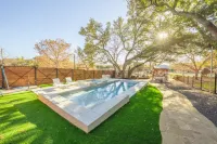 Luxury WATERFRONT home with HEATED POOL AND SPA Sleeps 28+