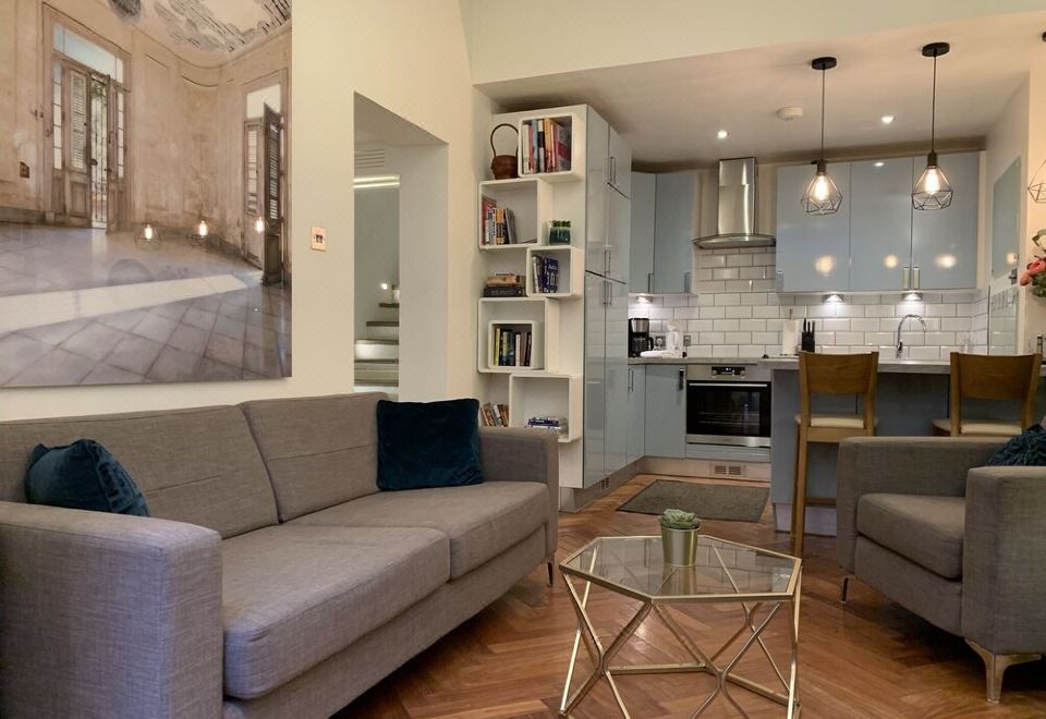 Hyde Park 3 bedroom flat