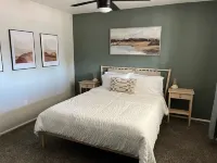 Modern 4 BED/3 BATH Newly Renovated Home 메사 호텔