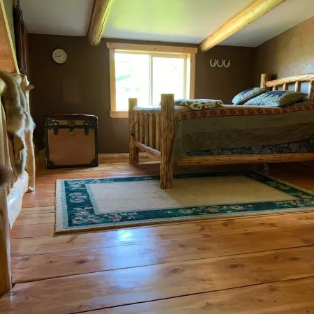 The Perfect 'Get Away' Beautifully Crafted Log Cabin On Private Reservoir