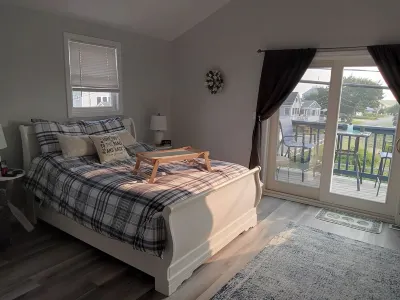 Plum Island place 5 minute walk to beach 9 minute walk to point Hôtels à proximité de : Salisbury Beach