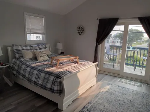 Plum Island place 5 minute walk to beach 9 minute walk to point