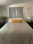Romantic One Bedroom Cabin With Hot Tub and Large Patio