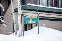 Luxury Lodge Ski-in/Ski-Out Corner Unit Steps from Lift, Town, & Hot Tub/Pool Hotels in Four O'Clock