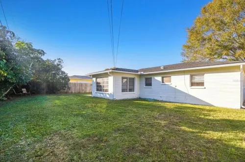 Happy Home - Fenced yard - 5 Min to Beach - Pets - 2 BR, 1 BA