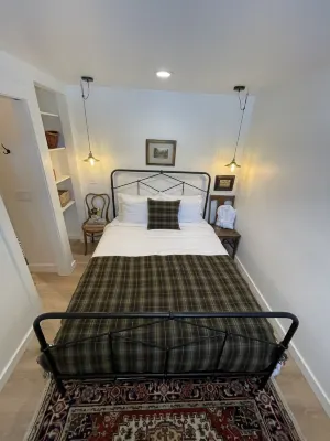 Cozy cabin in the heart of America’s favorite, wild playground