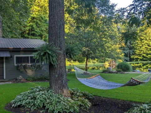 Quaint Newly Remodeled Cabin with Stone Fireplace - Private Hot Tub - King Bed