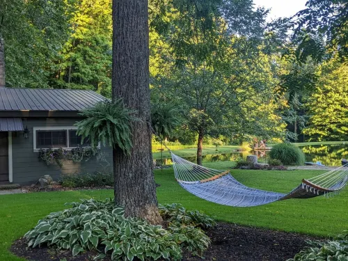 Quaint Newly Remodeled Cabin with Stone Fireplace - Private Hot Tub - King Bed