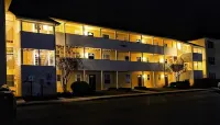 Spacious Condo with Pool Near Beach- New Floors and Furniture!