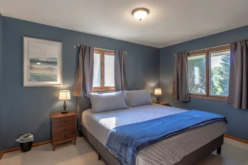 A 2000 sq ft Family Home W/ 2 King Bed + Game Room - A home away from home in a flourishing & inviti