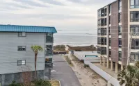 Newly Renovated Peaceful Oasis-Walk to the Beach!