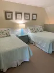 1 BR CONDO ACROSS ST FROM BEACH. 7 NIGHT MINIMUM JUNE 1 TO AUGUST 31