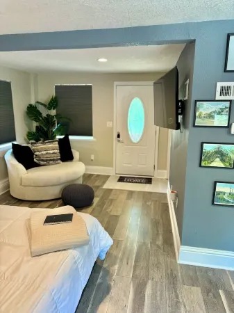 Charming Springfield Hideaway near downtown Jacksonville Отели в г. Дувал