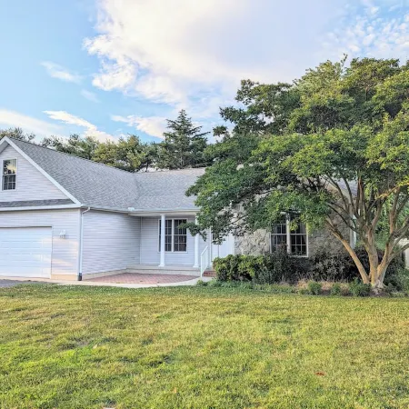IN TOWN LEWES- NEAR WALKING/BIKING TRAILS /QUIET NEIGHBORHOOD /LINENS INCLUDED