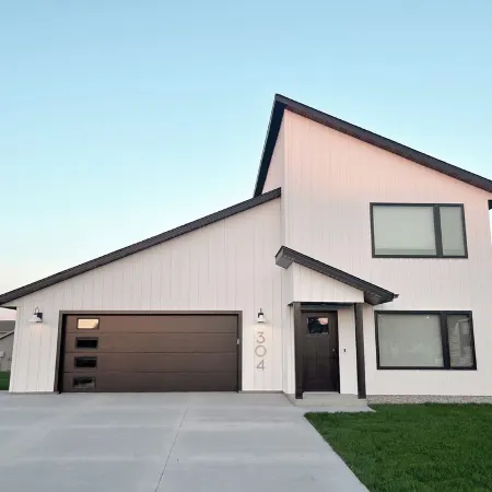 -The Cotton House- Modern, Clean, Close to MSU!