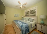Family Tides-Pool, Hot Tub, Kayaks, Golf Cart, Walk to the Gulf, No Cleaning Fee