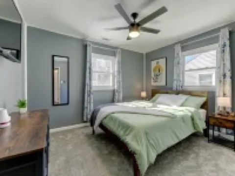 A cozy home between the Indiana Dunes and town of Chesterton. Hotels in Porter