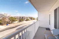 Ocean Block Condo -  Walk to the Beach - 3Br - SaltWater Pool - Pools