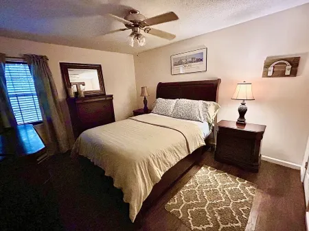 Oxford Town-Close to Campus and Walking Trails-New Furniture! Отели рядом с достопримечательностью «Парк Ламар»