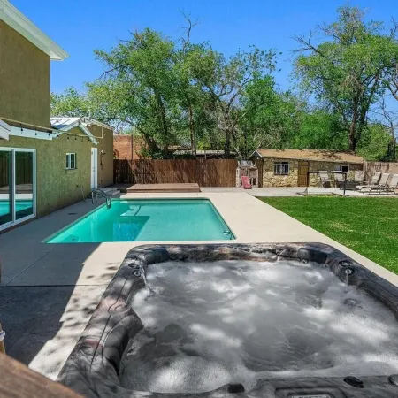 Near-North Valley Oasis! Sleeps 11! Easy Access to I-40, Pool, Hot Tub, AC/Heat