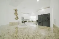 ---NEWLY RENOVATED---Heated Pool, Extra Cozy, Half Mile From Downtown Cape Coral