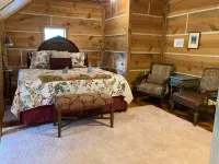 Tranquil retreat on 16 acres sleeps 10 guests. Hotels in Izard County