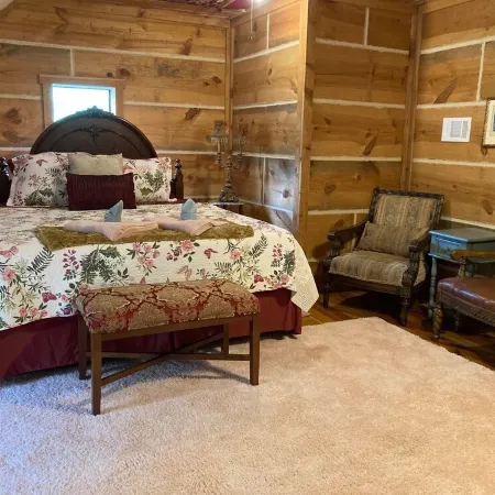 Tranquil retreat on 16 acres sleeps 10 guests.