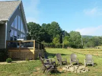 Newly Constructed Mountain Home with Garage!Wonderful Views, yet Close to Town! - balcony