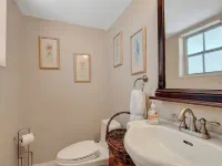 Keybiscayne Charmer half a block from private Beach, Restaurants and Boutiques!! Hotels in Key Biscayne