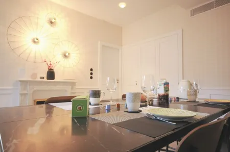 Maison Paul & Romy, the Clock Отели рядом с достопримечательностью «Notre-Dame de Liesse»