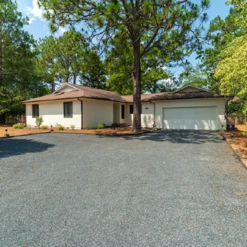 Private Home in Pinehurst - Super close to the resort and The Village