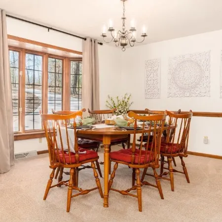 Perfect Summer Get Away! Charming 4 Bedroom Lake Front Home.