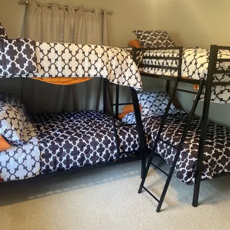Newly Remodel - 1 Mile to Stadium-Sleeps 8