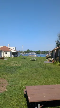 Cottage #4 - Beautiful 3 Bedroom Lakefront Cottage - Fully Renovated in 2024!