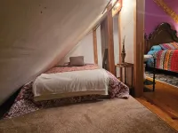 Nature Lovers Paradise- Rustic Cabin on 2 Acres with a Creek! Hotels in Cheatham County